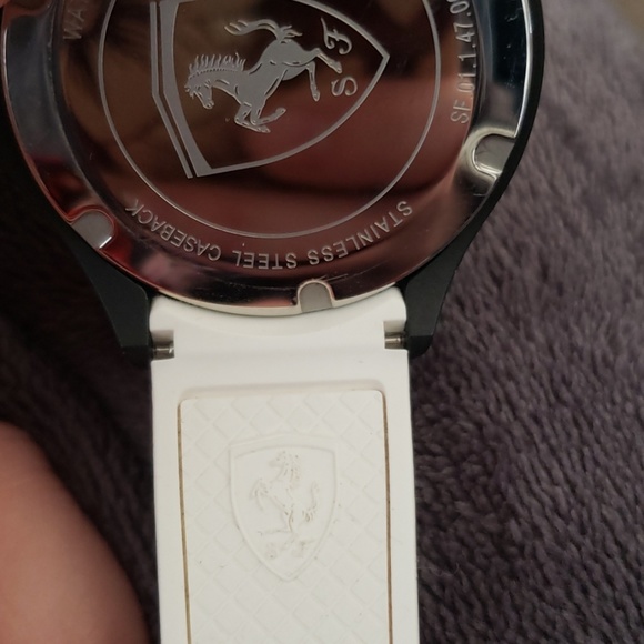 Ferrari watch - Picture 3 of 3